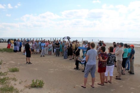 Max's nephew Pastor Eric Ford of the Safe Outreach Church of God in Buna, TX delivered the eulogy on the beach near the home of Max and Edith.